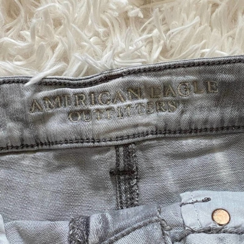 American Eagle Gray Distressed Denim Shorts Size 6 - Picture 6 of 11
